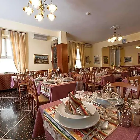Bristol Hotel 3*